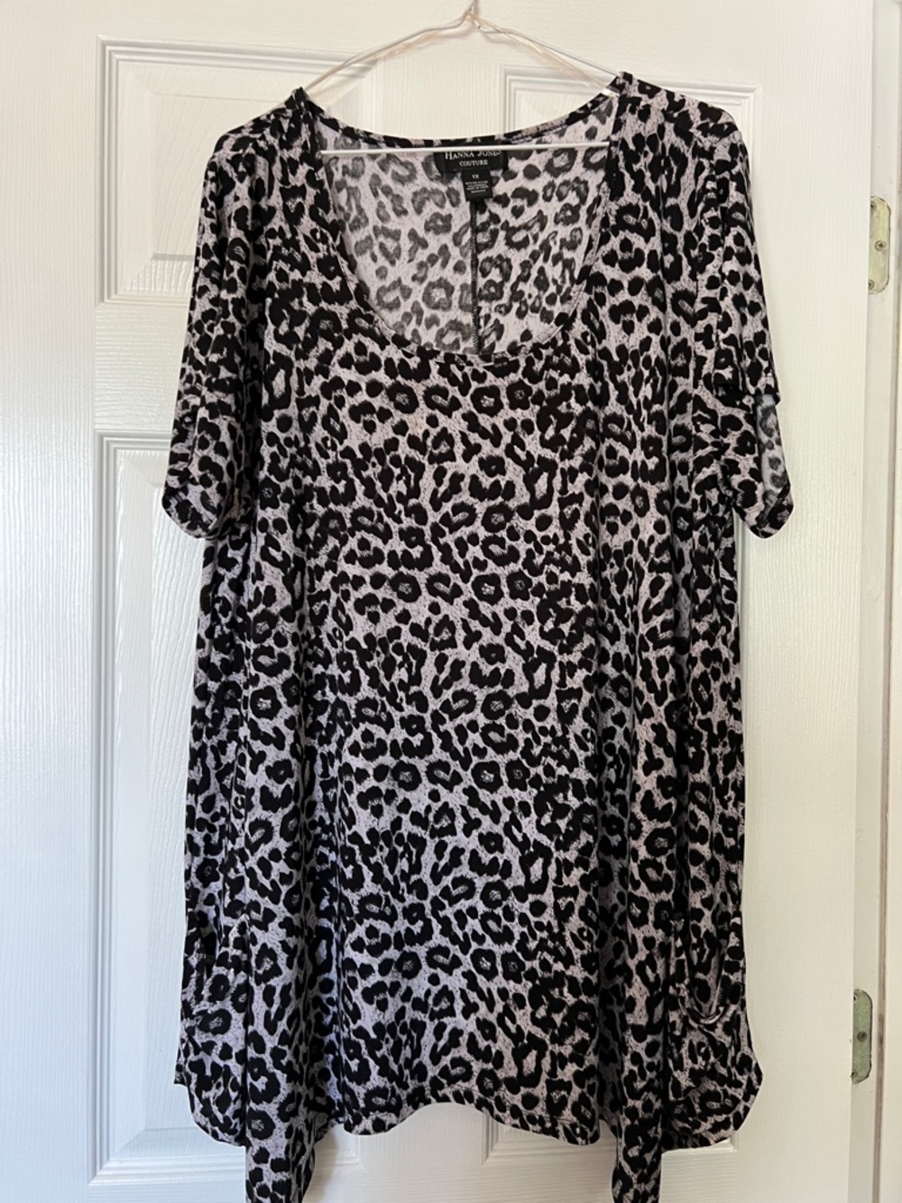 Black and Light Gray Leopard Print Tunic